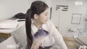 超颜值SSS级甜美女神『婕咪』穿着制服让学长插入乱操