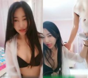 堪称“腿玩年”标准的郑州高挑长腿妹子，先用玩具让她湿