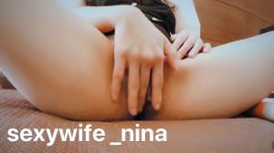 骚货抱怨我不操她自己自慰表达不满的!