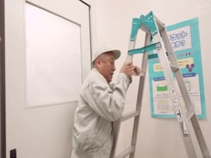 HUNTC-366 「おじさんセックスしよ」用務員の仕事は学校の環境整備とセックス。用務員室はおじさんチ〇ポで性